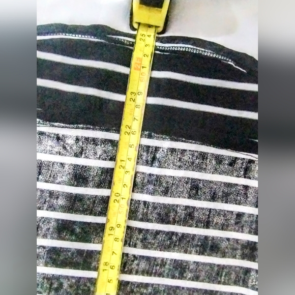 Guess Black & White silver metallic Tank Top high low style size S crew neck - Picture 8 of 9